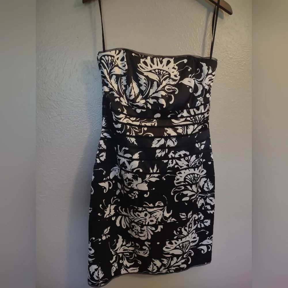 WHBM White House Black Market Black White Satin Floral Strapless Cocktail Dress - Picture 2 of 12